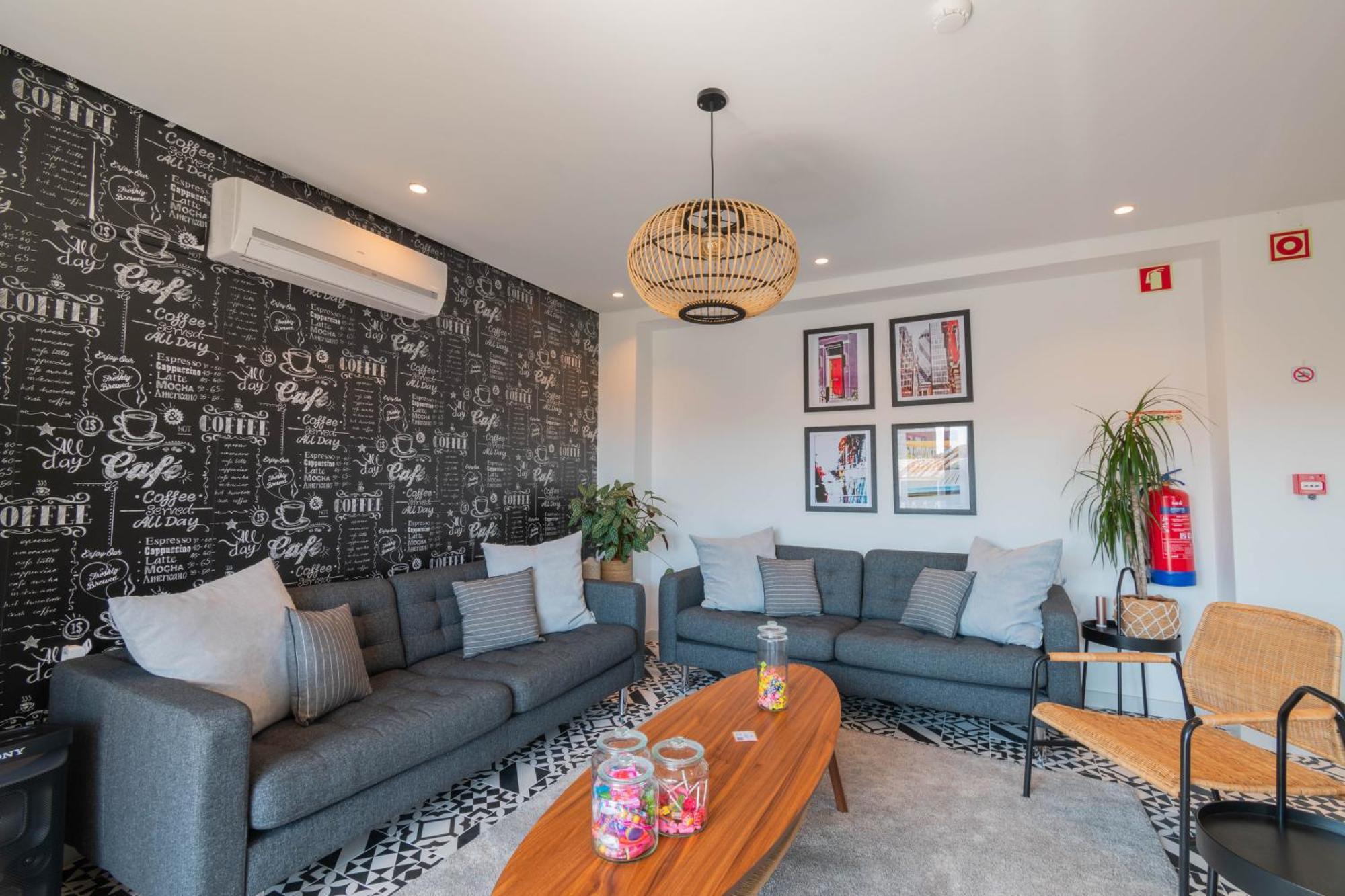 7Min To Uni Se-Velha - Ac - Work Desk - 300Mbs Wifi Bed & Breakfast Coimbra Luaran gambar